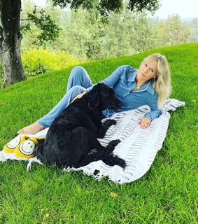 Jennie Garth feet photo thumbnail
