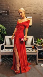 Lily Allen feet photo thumbnail