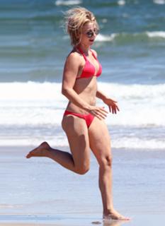 Julianne Hough feet photo thumbnail