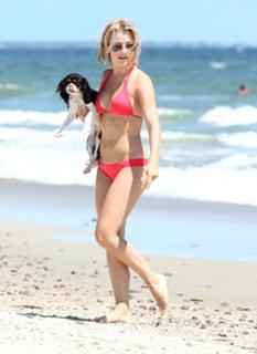 Julianne Hough feet photo thumbnail