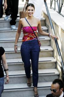 Jessica Alba feet photo thumbnail