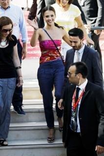 Jessica Alba feet photo thumbnail