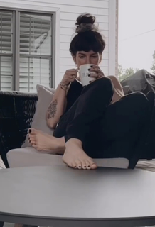 Shenae Grimes-Beech feet photo thumbnail