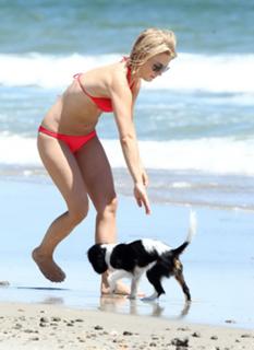 Julianne Hough feet photo thumbnail