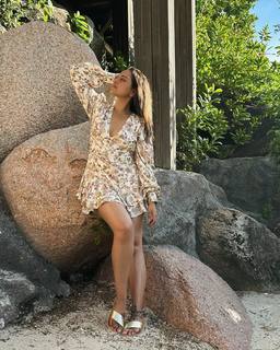 Sonakshi Sinha feet photo thumbnail