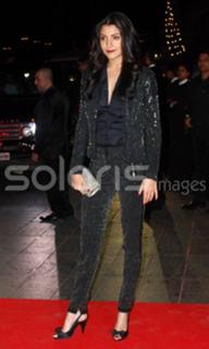 Anushka Sharma feet photo thumbnail