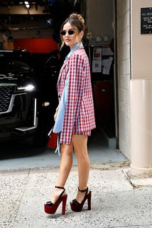 Lucy Hale feet photo thumbnail