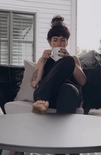 Shenae Grimes-Beech feet photo thumbnail