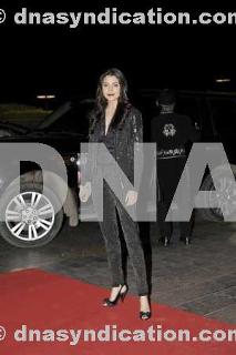 Anushka Sharma feet photo thumbnail