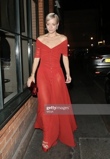 Lily Allen feet photo thumbnail