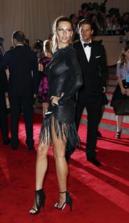 Gisele Bündchen feet photo thumbnail