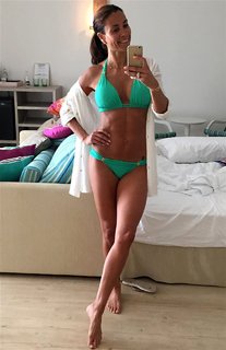 Melanie Sykes feet photo 3
