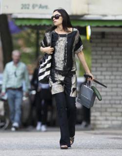 Famke Janssen feet photo thumbnail