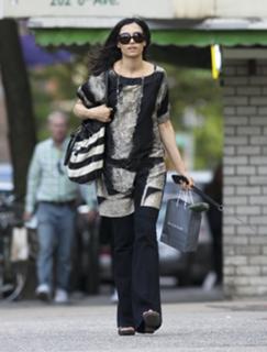 Famke Janssen feet photo thumbnail