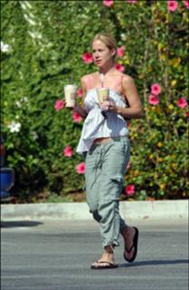 Christina Applegate feet photo thumbnail