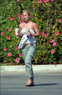Christina Applegate feet photo thumbnail