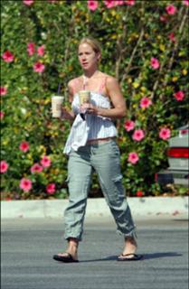 Christina Applegate feet photo thumbnail