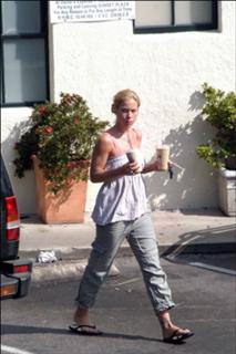 Christina Applegate feet photo thumbnail