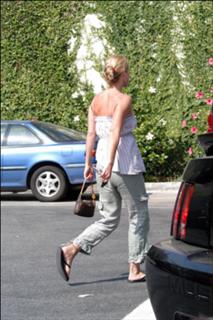 Christina Applegate feet photo thumbnail