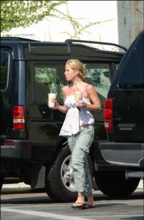 Christina Applegate feet photo thumbnail
