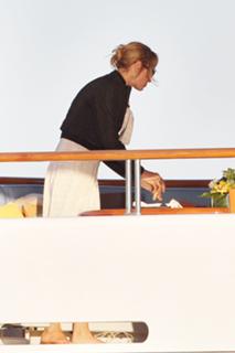 Uma Thurman feet photo thumbnail