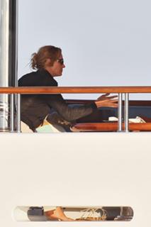 Uma Thurman feet photo thumbnail