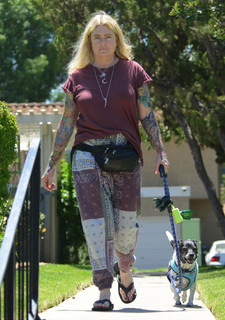Erika Eleniak feet photo 3