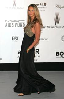 Elle Macpherson feet photo thumbnail