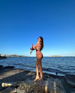 Zaira Nara feet photo thumbnail