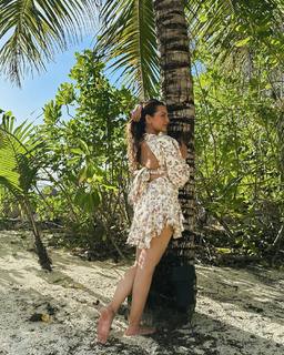 Sonakshi Sinha feet photo thumbnail