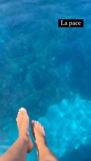 Caterina Balivo feet photo thumbnail