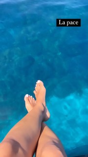 Caterina Balivo feet photo thumbnail