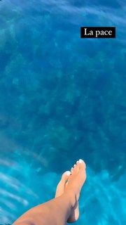 Caterina Balivo feet photo thumbnail