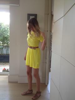 Alessia Marcuzzi feet photo thumbnail