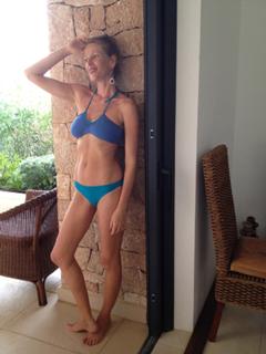 Alessia Marcuzzi feet photo thumbnail