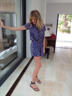 Alessia Marcuzzi feet photo thumbnail