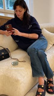 Phoebe Tonkin feet photo thumbnail