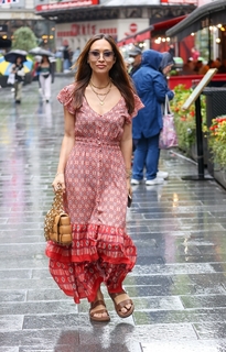 Myleene Klass feet photo thumbnail