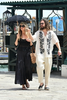 Heidi Klum feet photo thumbnail