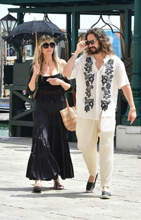 Heidi Klum feet photo thumbnail