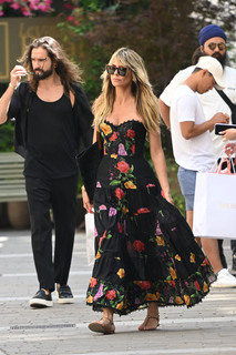 Heidi Klum feet photo thumbnail