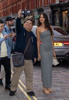 Eiza González feet photo thumbnail