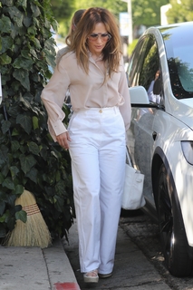 Jennifer Lopez feet photo thumbnail