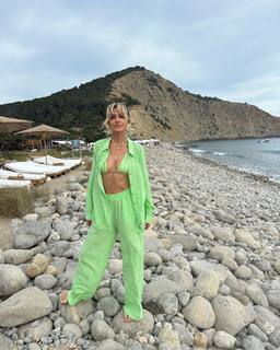 Ashley Roberts feet photo thumbnail