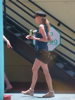 Diane Kruger feet photo thumbnail