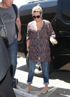 Reese Witherspoon feet photo thumbnail