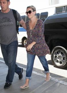 Reese Witherspoon feet photo thumbnail