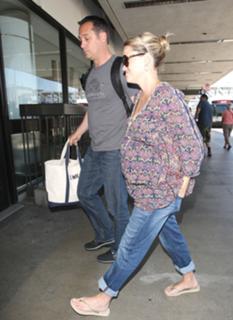 Reese Witherspoon feet photo thumbnail
