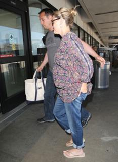 Reese Witherspoon feet photo thumbnail