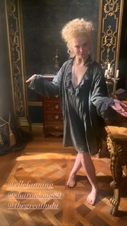 Elle Fanning feet photo thumbnail